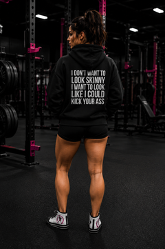 I DON’T WANT TO LOOK SKINNY, I WANT TO LOOK LIKE I CAN KICK YOUR ASS – Unisex Heavy Blend™ Hooded Sweatshirt (White Logo) 🤍